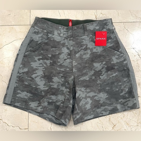 Spanx 6” twill short color‎ stone wash camp size XS NWT - Picture 1 of 4